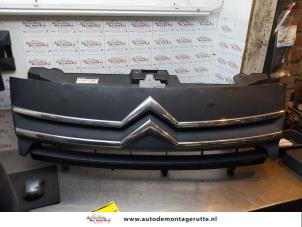 Used Grille Citroen Jumpy (G9) 1.6 HDI 16V Price on request offered by Autodemontage M.J. Rutte B.V.