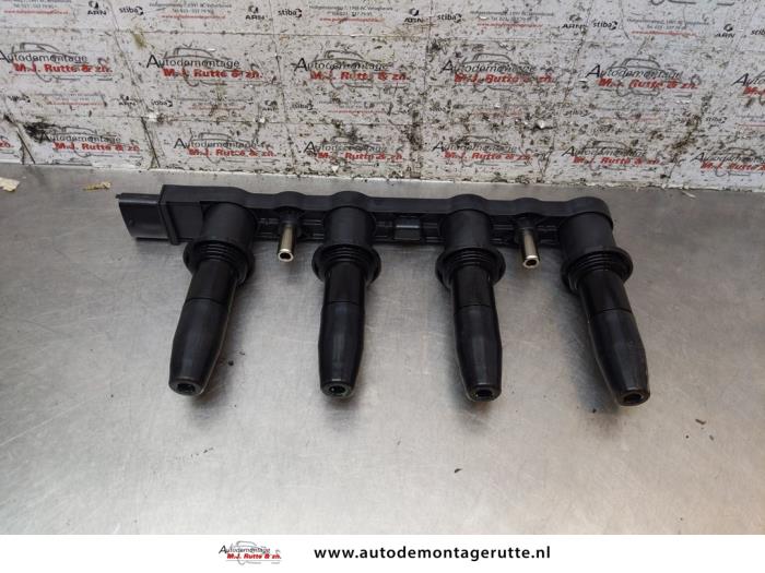 Ignition coil from a Opel Zafira (M75) 1.6 16V 2008