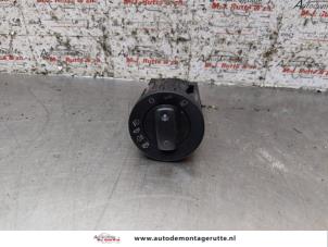Gebrauchte Licht Schalter Audi A4 (B7) 1.6 Preis auf Anfrage angeboten von Autodemontage M.J. Rutte B.V.