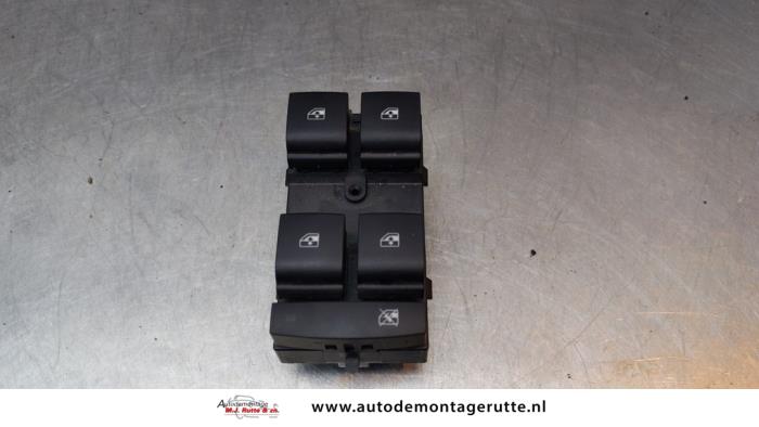 Usados Interruptor combinado de ventanillas Opel Astra J Sports Tourer (PD8/PE8/PF8) 1.4 Turbo 16V Precio de solicitud ofrecido por Autodemontage M.J. Rutte B.V.