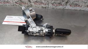 Usados Cerradura de contacto y llave Opel Astra J Sports Tourer (PD8/PE8/PF8) 1.4 Turbo 16V Precio de solicitud ofrecido por Autodemontage M.J. Rutte B.V.