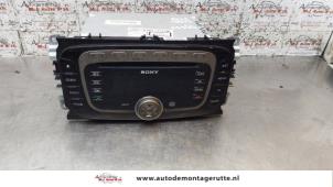 Used Radio Ford Focus 2 1.6 16V Price on request offered by Autodemontage M.J. Rutte B.V.