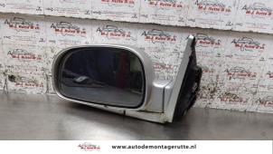 Used Wing mirror, left Hyundai Santa Fe I 2.0 16V 4x2 Price on request offered by Autodemontage M.J. Rutte B.V.