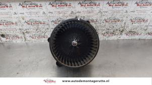 Usados Motor de ventilador de calefactor Kia Cerato 1.6 16V Precio de solicitud ofrecido por Autodemontage M.J. Rutte B.V.