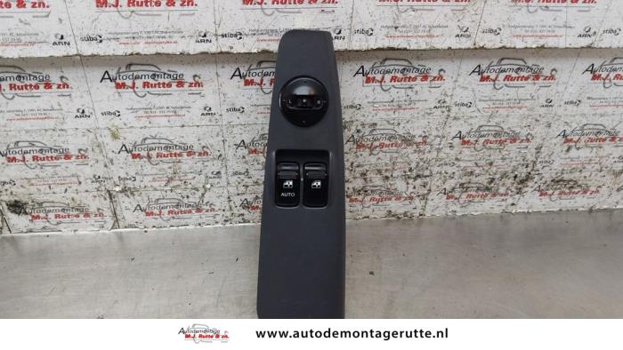 Usados Interruptor combinado de ventanillas Kia Cerato 1.6 16V Precio de solicitud ofrecido por Autodemontage M.J. Rutte B.V.