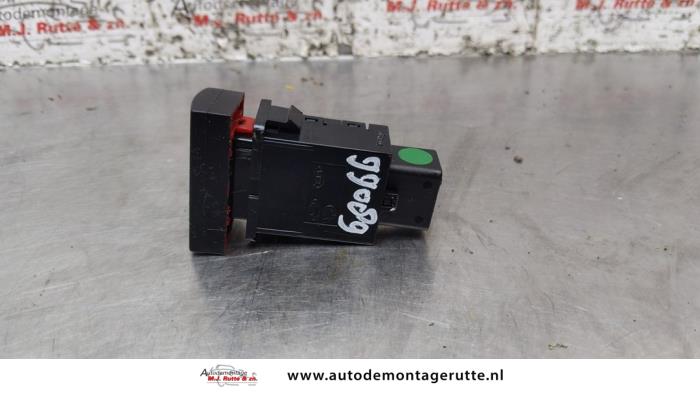 Panic lighting switch from a Kia Cerato 1.6 16V 2006