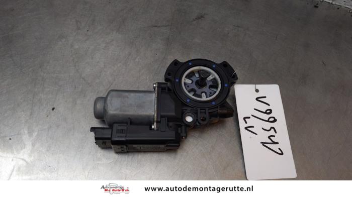 Usados Motor de ventanilla de puerta Kia Pro cee'd (EDB3) 1.4 CVVT 16V Precio de solicitud ofrecido por Autodemontage M.J. Rutte B.V.