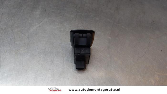 Electric window switch from a BMW 3 serie (E90) 318i 16V 2007