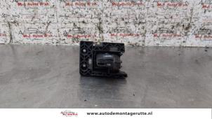 Used Ignition lock + key BMW 3 serie (E90) 318i 16V Price on request offered by Autodemontage M.J. Rutte B.V.