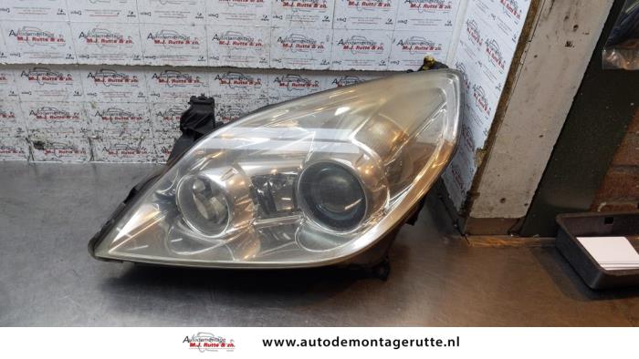 Gebrauchte Scheinwerfer links Opel Vectra C Caravan 1.9 CDTI 16V Preis € 190,00 Margenregelung angeboten von Autodemontage M.J. Rutte B.V.