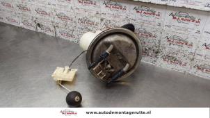 Używane Elektryczna pompa paliwa Opel Corsa C (F08/68) 1.2 16V Cena na żądanie oferowane przez Autodemontage M.J. Rutte B.V.
