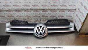 Używane Grill Volkswagen Golf V (1K1) 1.6 FSI 16V Cena na żądanie oferowane przez Autodemontage M.J. Rutte B.V.