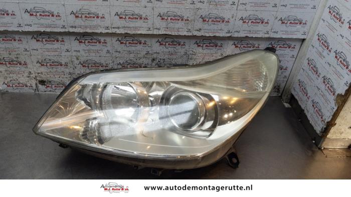 Używane Reflektor lewy Citroen C5 II Berline (RC) 3.0 V6 24V Cena na żądanie oferowane przez Autodemontage M.J. Rutte B.V.