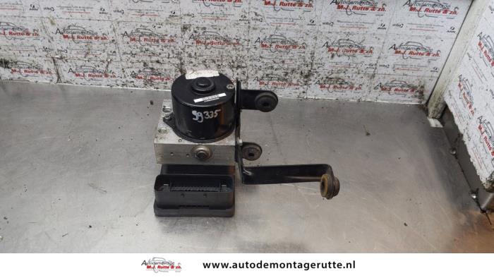 Używane Pompa ABS Ford Focus 2 1.6 16V Cena na żądanie oferowane przez Autodemontage M.J. Rutte B.V.