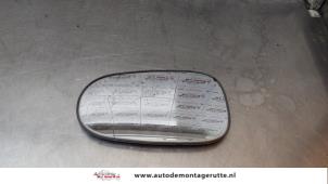 Używane Szyba lusterka lewego Nissan Almera Tino (V10M) 1.8 16V Cena na żądanie oferowane przez Autodemontage M.J. Rutte B.V.