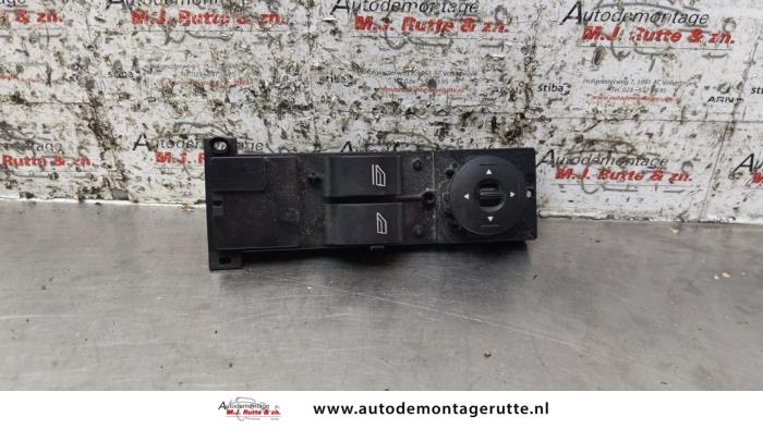 Usados Interruptor combinado de ventanillas Ford Focus 2 1.6 16V Precio de solicitud ofrecido por Autodemontage M.J. Rutte B.V.