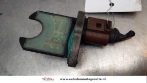 Usados Sensor de ángulo de dirección Volkswagen Polo IV (9N1/2/3) 1.2 12V Precio de solicitud ofrecido por Autodemontage M.J. Rutte B.V.