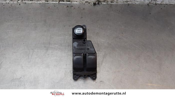 Usados Interruptor combinado de ventanillas Suzuki New Ignis (MH) 1.3 16V Precio de solicitud ofrecido por Autodemontage M.J. Rutte B.V.