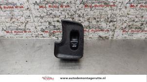 Usados Interruptor de ventanilla eléctrica Alfa Romeo 147 (937) 1.6 HP Twin Spark 16V Precio de solicitud ofrecido por Autodemontage M.J. Rutte B.V.