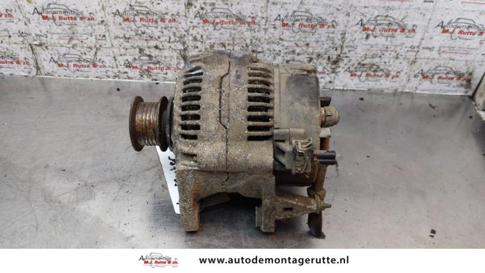 Begagnade Dynamo Volkswagen Transporter T4 2.5i Pris på förfrågan erbjuds av Autodemontage M.J. Rutte B.V.
