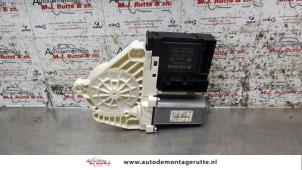 Gebrauchte Fenstermotor Tür Volkswagen Golf V (1K1) 1.4 16V Preis auf Anfrage angeboten von Autodemontage M.J. Rutte B.V.