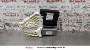 Usados Motor de ventanilla de puerta Volkswagen Golf V (1K1) 1.4 16V Precio de solicitud ofrecido por Autodemontage M.J. Rutte B.V.