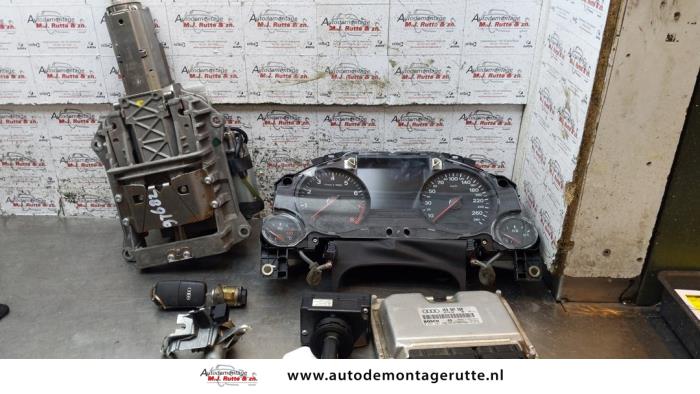 Used Ignition lock + computer Audi A8 (D3) 4.2 V8 40V Quattro Price € 400,00 Margin scheme offered by Autodemontage M.J. Rutte B.V.