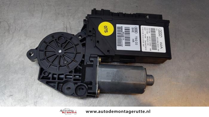 Usados Motor de ventanilla de puerta Audi A8 (D3) 4.2 V8 40V Quattro Precio € 50,00 Norma de margen ofrecido por Autodemontage M.J. Rutte B.V.