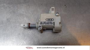 Used Tank flap lock motor Audi A8 (D3) 4.2 V8 40V Quattro Price € 25,00 Margin scheme offered by Autodemontage M.J. Rutte B.V.