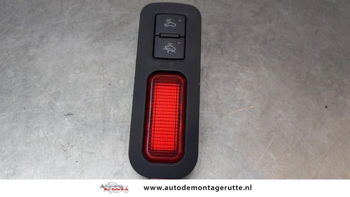 Begagnade Brytare Audi A8 (D3) 4.2 V8 40V Quattro Pris € 25,00 Marginaltabell erbjuds av Autodemontage M.J. Rutte B.V.