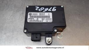 Usados Regulador de tensión Audi A8 (D3) 4.2 V8 40V Quattro Precio € 75,00 Norma de margen ofrecido por Autodemontage M.J. Rutte B.V.