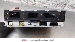 Usados Unidad de control multimedia Audi A8 (D3) 4.2 V8 40V Quattro Precio € 75,00 Norma de margen ofrecido por Autodemontage M.J. Rutte B.V.