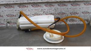 Usagé Pompe d'injection Audi A8 (D3) 4.2 V8 40V Quattro Prix € 150,00 Règlement à la marge proposé par Autodemontage M.J. Rutte B.V.