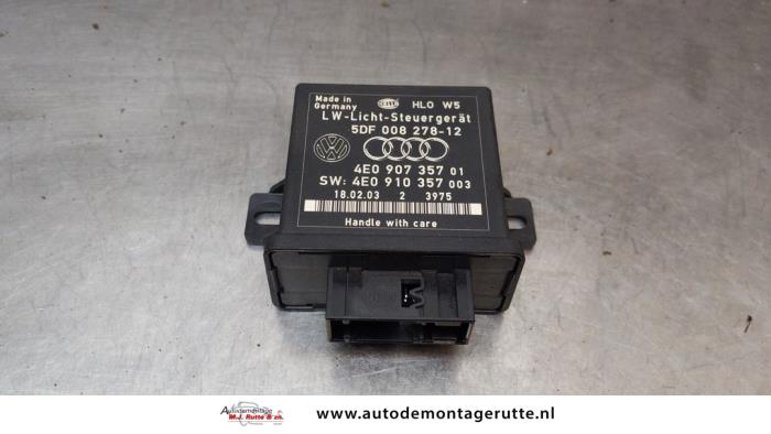 Usagé Ordinateur éclairage Audi A8 (D3) 4.2 V8 40V Quattro Prix € 35,00 Règlement à la marge proposé par Autodemontage M.J. Rutte B.V.
