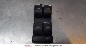 Używane Przelacznik combi okienny Audi A8 (D3) 4.2 V8 40V Quattro Cena € 30,00 Procedura marży oferowane przez Autodemontage M.J. Rutte B.V.