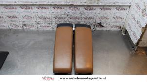 Gebrauchte Armlehne Audi A8 (D3) 4.2 V8 40V Quattro Preis € 75,00 Margenregelung angeboten von Autodemontage M.J. Rutte B.V.