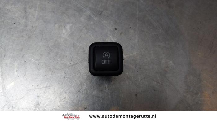 Używane Przelacznik Start/Stop Skoda Fabia II Combi 1.2 TDI 12V Greenline Cena na żądanie oferowane przez Autodemontage M.J. Rutte B.V.