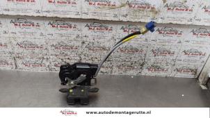 Used Tailgate lock mechanism Toyota Corolla Verso (R10/11) 1.8 16V VVT-i Price on request offered by Autodemontage M.J. Rutte B.V.