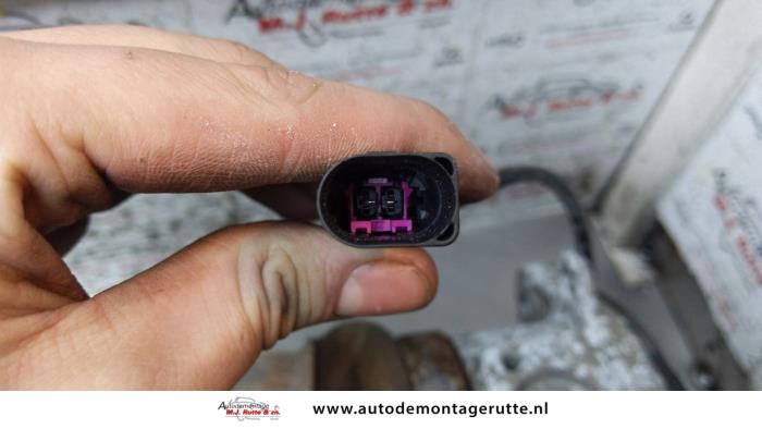 Rear shock absorber rod, right from a Audi A8 (D3) 4.2 V8 40V Quattro 2003
