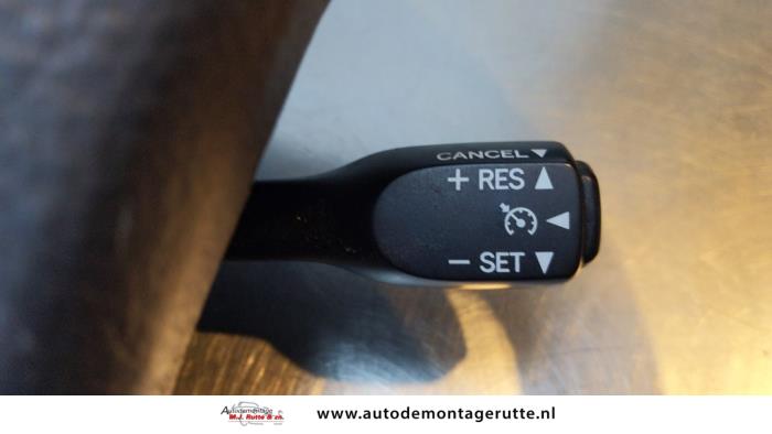 Steering wheel from a Toyota Corolla Verso (R10/11) 1.8 16V VVT-i 2005