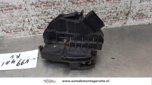 Used Front door lock mechanism 4-door, right Ford Fiesta 6 (JA8) 1.25 16V Price on request offered by Autodemontage M.J. Rutte B.V.