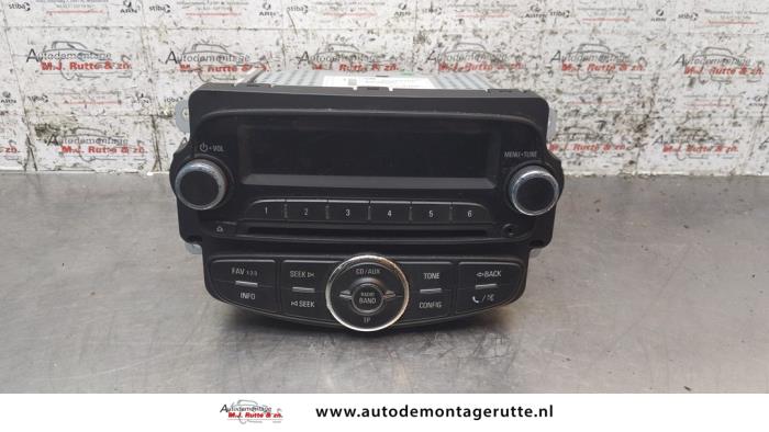 Radio from a Chevrolet Aveo (300) 1.4 16V 2012