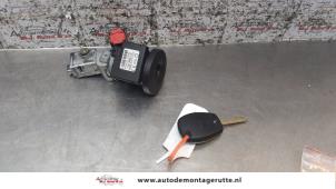 Gebrauchte Zündschloss + Schlüssel Renault Modus/Grand Modus (JP) 1.6 16V Preis auf Anfrage angeboten von Autodemontage M.J. Rutte B.V.