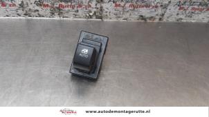 Used Electric window switch Kia Cee'd Sporty Wagon (EDF) 1.4 16V Price on request offered by Autodemontage M.J. Rutte B.V.