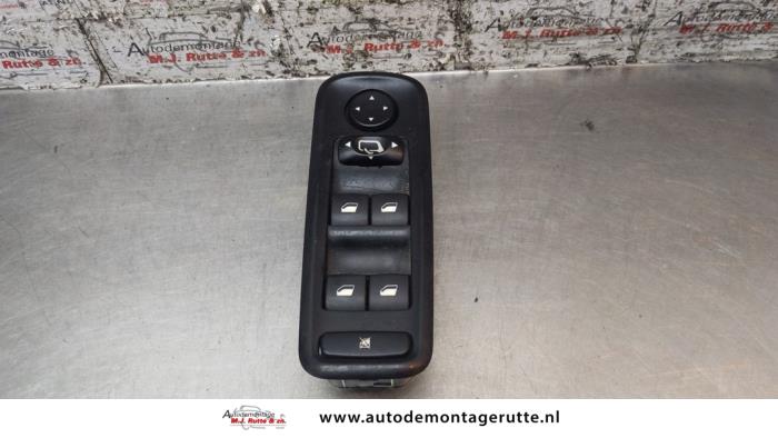 Usados Interruptor combinado de ventanillas Citroen C8 (EA/EB) 2.2 16V Precio de solicitud ofrecido por Autodemontage M.J. Rutte B.V.