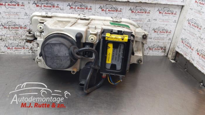 Headlight, left Volvo V40 2.0 16V Turbo - 30899884 HELLA