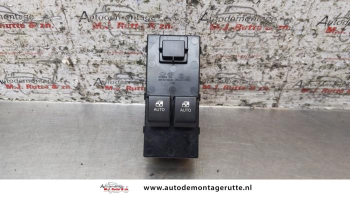 Usados Interruptor combinado de ventanillas Kia Cee'd Sporty Wagon (EDF) 1.4 16V Precio de solicitud ofrecido por Autodemontage M.J. Rutte B.V.