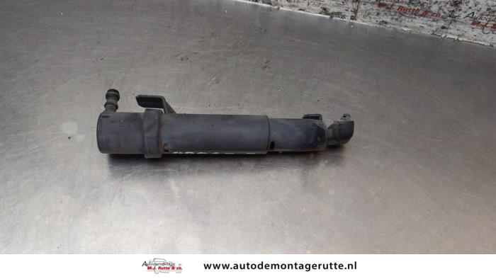 Używane Spryskiwacz reflektorów Mercedes E (W211) 2.7 E-270 CDI 20V Cena na żądanie oferowane przez Autodemontage M.J. Rutte B.V.