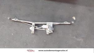 Used Wiper motor + mechanism Smart Fortwo Coupé (450.3) 0.7 Price on request offered by Autodemontage M.J. Rutte B.V.