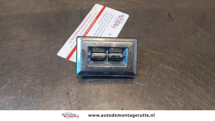 Usados Interruptor combinado de ventanillas Chevrolet Chevy/Sportsvan G30 6.2 V8 Diesel Precio de solicitud ofrecido por Autodemontage M.J. Rutte B.V.